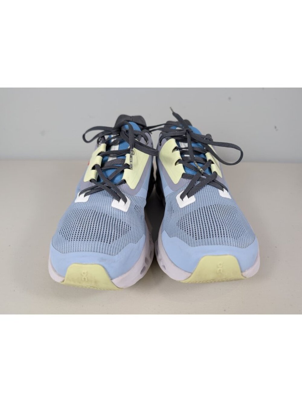 On cloud stratus sneakers in a chambray/lavender color women's size 10W